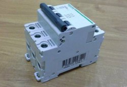 Автоматический выключатель schneider electric C60N-c40(3P)